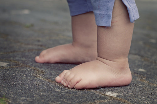 Libérez les chevilles de bébé !