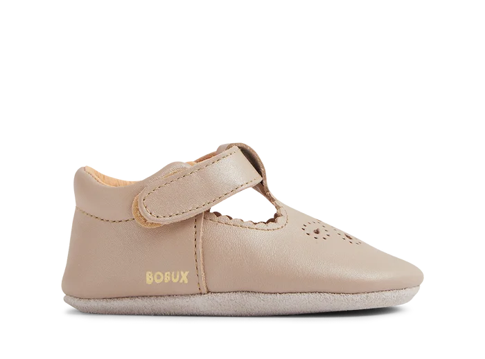 Zapatitos Bobux Salomé Flutterheart Gold