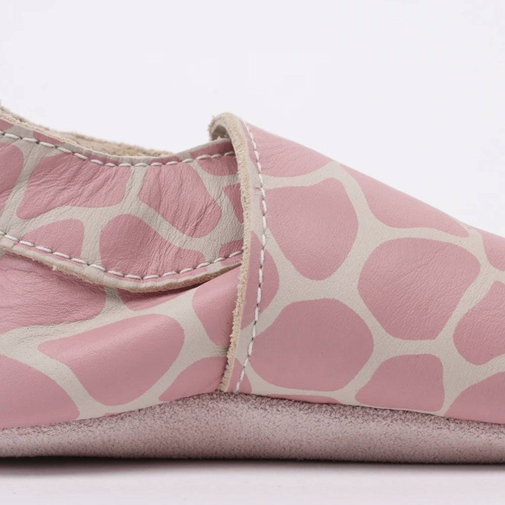 Bobux chaussons girafe print rose